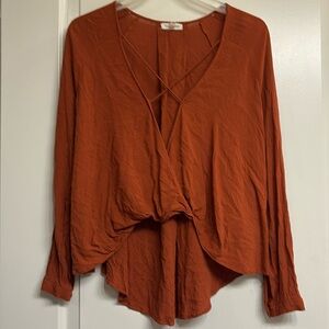 EUC Super cute and soft high-low long sleeve blouse size small